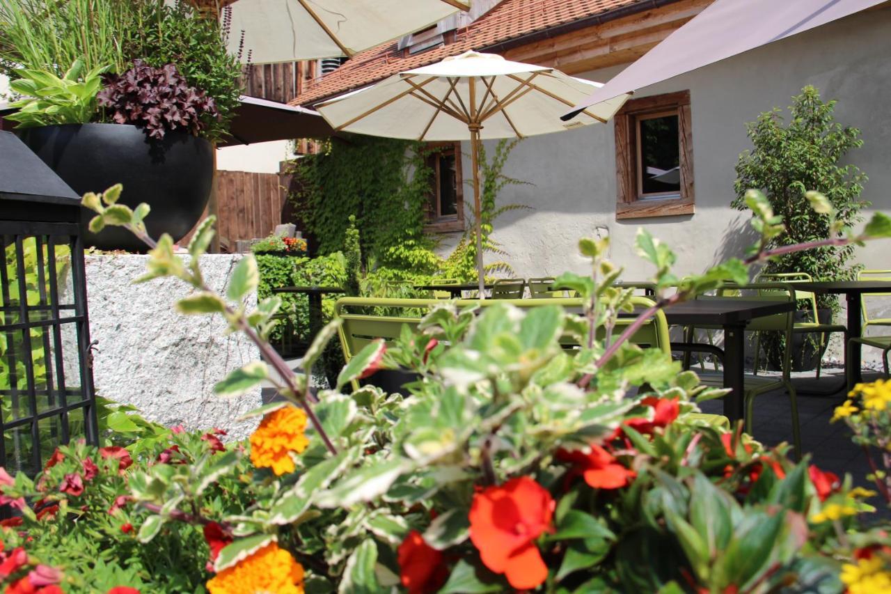 Hotel Zum Schwarzen Loewen Altdorf Exterior foto